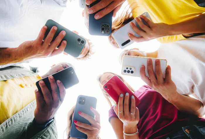Teens, Young Adults and Constant Digital Connection